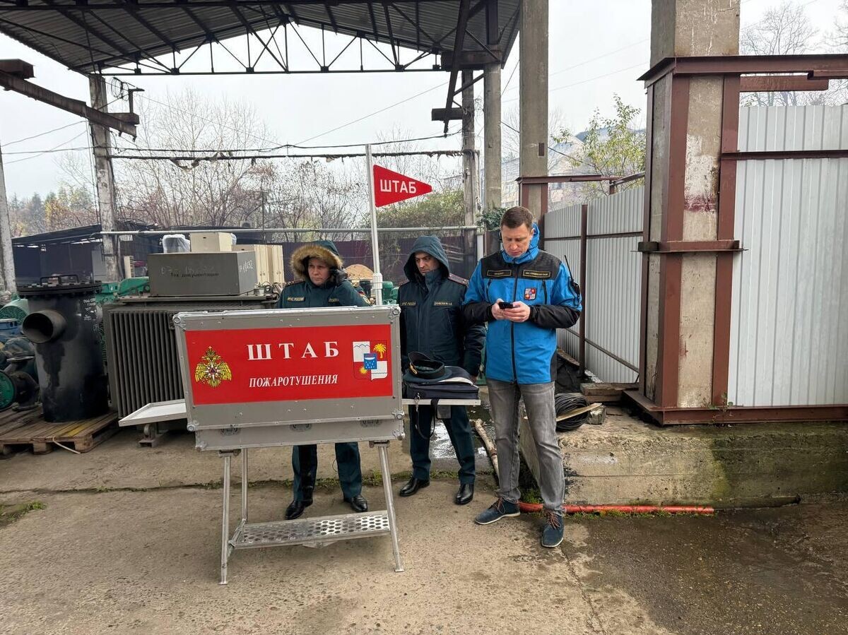    Пожар в промзоне на улице Транспортной в Сочи | © Фото : Сочи Официальный/Telegram