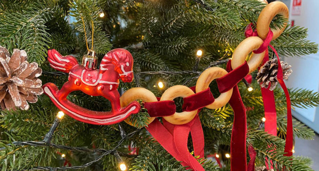 Новогодние игрушки и украшения из всего, что есть на кухне