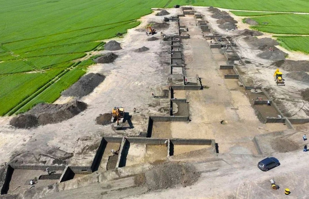    Уникальной находкой, сделанной на материалах Ястребовского-Бережного памятника, стали обработанные кости лошадей.