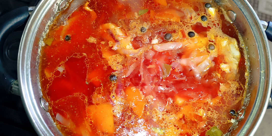 Настоящий мужской борщ — когда всё своё, от картошки до навара