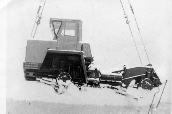 Фото автора. 80 годы двадцатого века. Парит в воздухе орёл молодой.