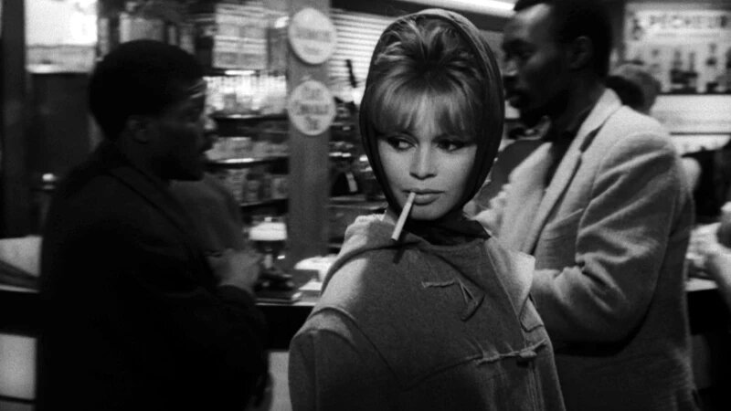     Брижит Бардо в фильме «Истина». Кадр из фильма «Истина»