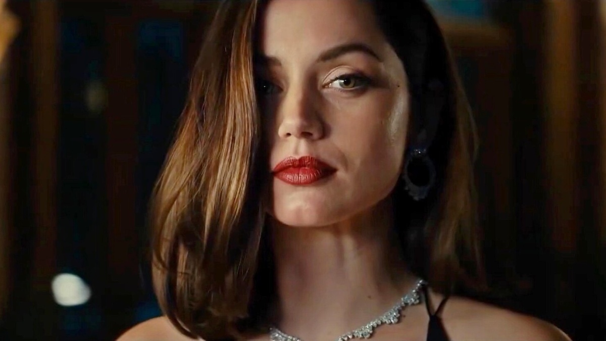 Ана де Армас  в роли девушки Бонда.