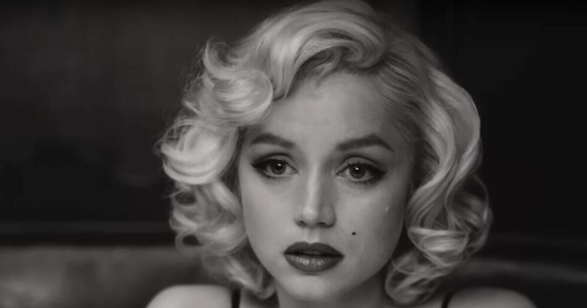 В роли Мэрилин Монро,