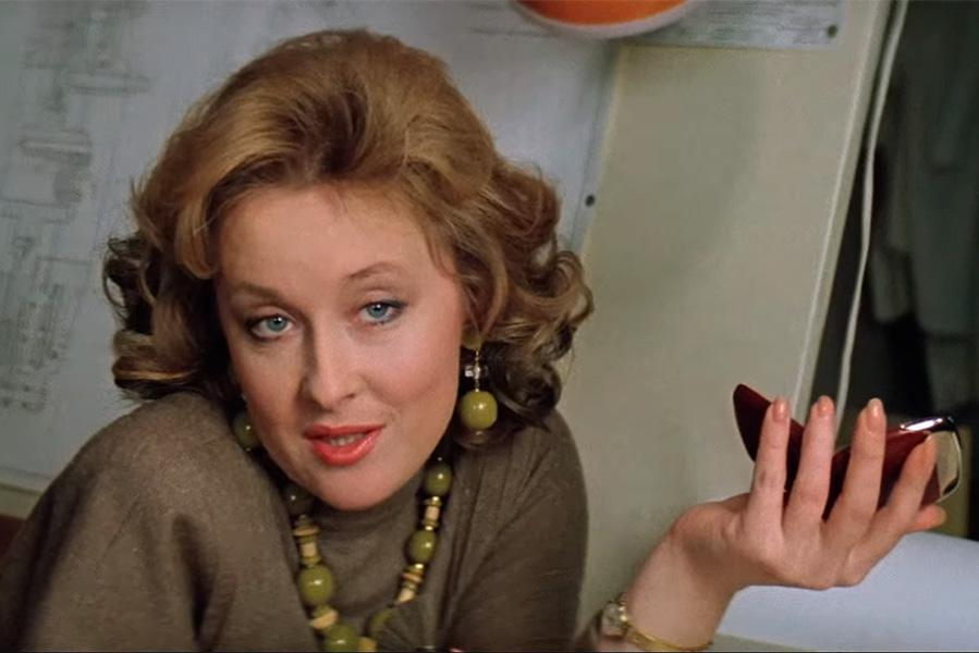 кадр из фильма "Самая обаятельная и привлекательная"