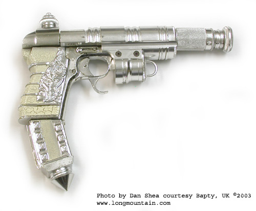ТТ Капитана Немо. Сразу видно, что пистолет принадлежит человеку, относящемуся к индийской культуре