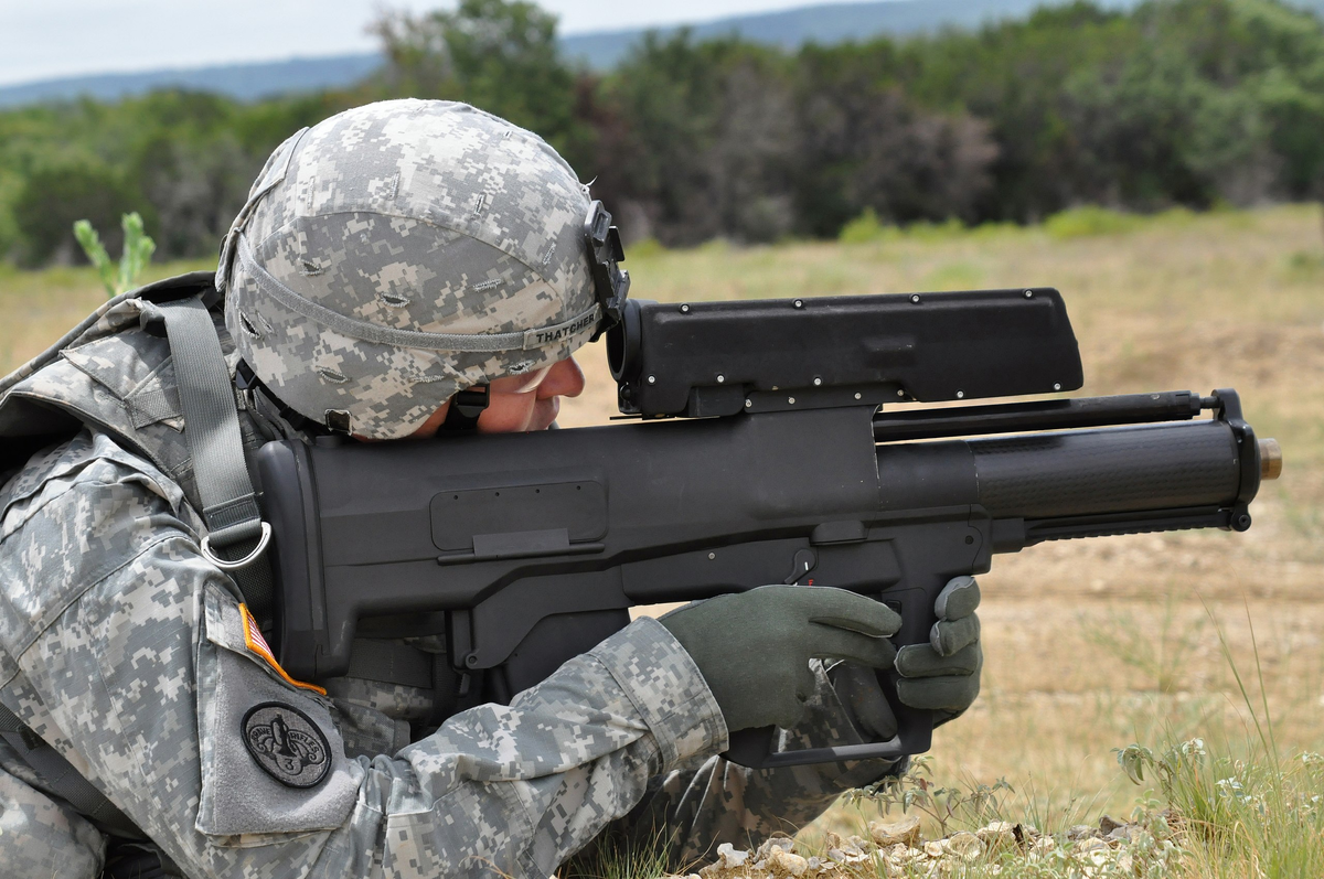 XM-25. Интересно, что такой штукой предлагалось заменить все гранатометы и пулеметы в отделении