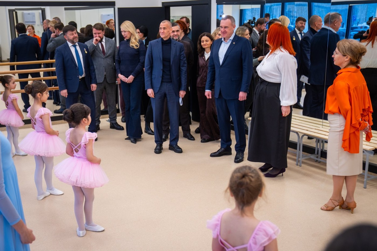    Руслан Кухарук осмотрел новый центр досуга и творчества в Солнечном