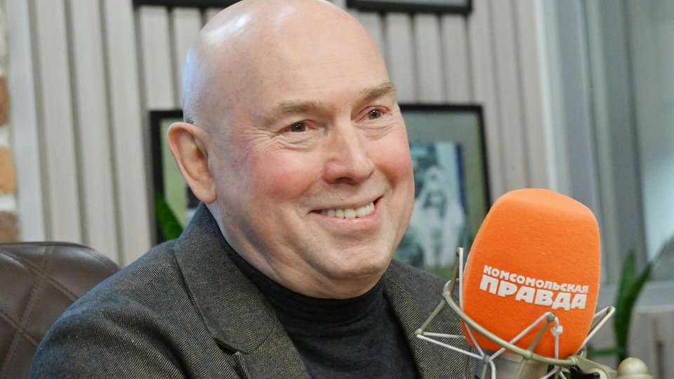 Виктор Сухоруков отреагировал на публикацию ИИ-видео со своим лицом: "Я с Ларисой Долиной танцы не танцевал"