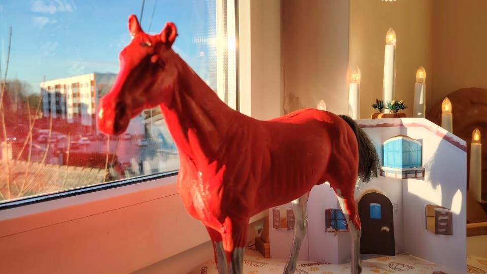 Кмжется, что предки что-то знали про красных лошадок