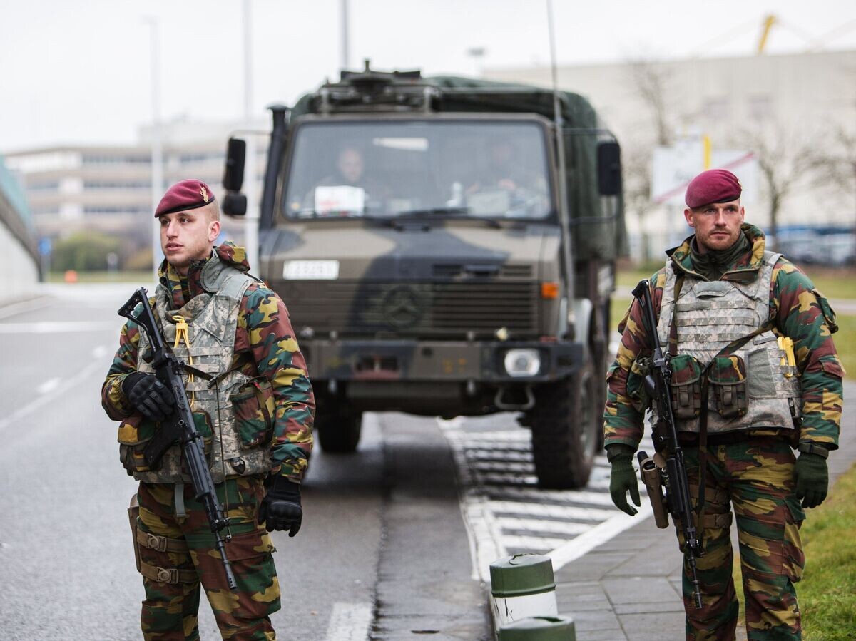    Военнослужащие обеспечивают безопасность в аэропорту "Завентем" в Брюсселе, где 22 марта произошел взрыв | © РИА Новости / Ирина Калашникова