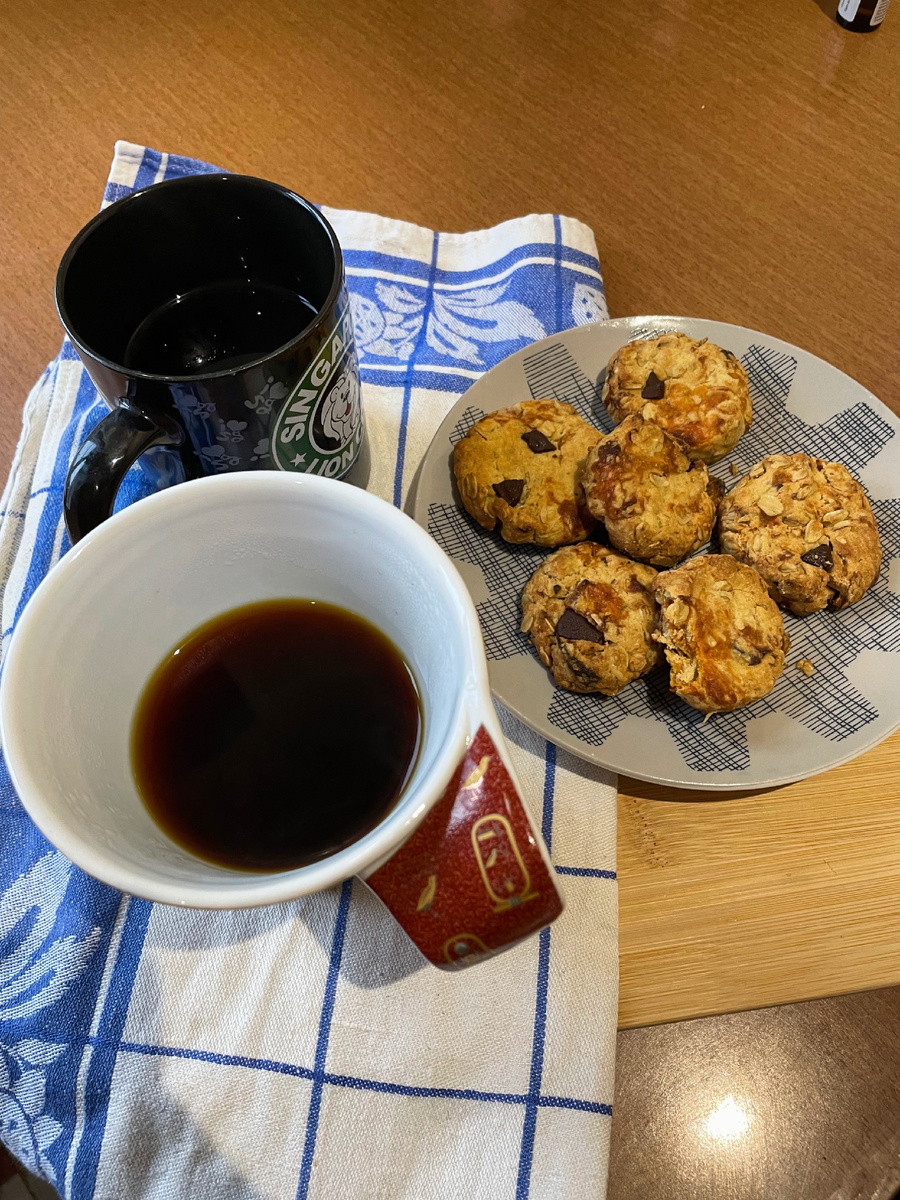 Даже десерт можно сделать полезным: с овсянкой и на меду. 