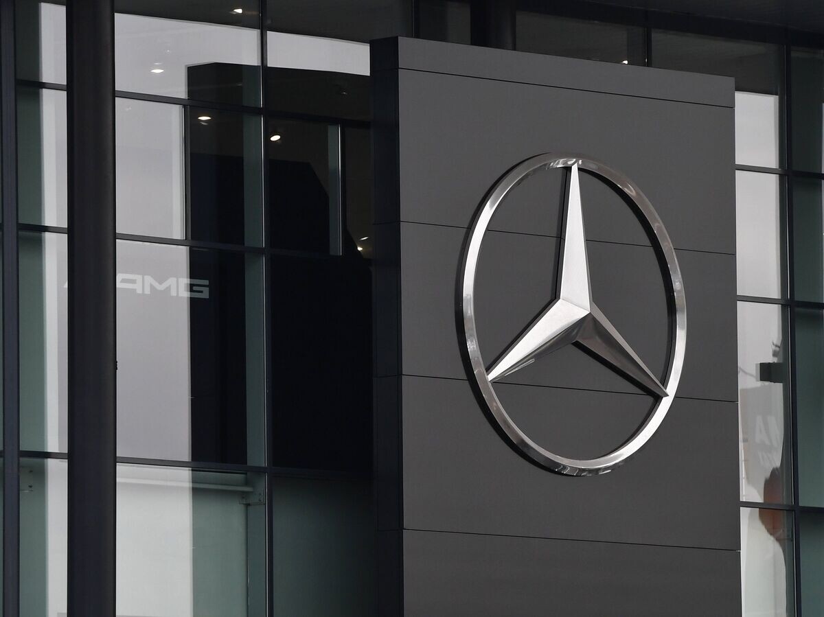    Автосалон по продаже автомобилей марки Mercedes-Benz© РИА Новости . Михаил Воскресенский