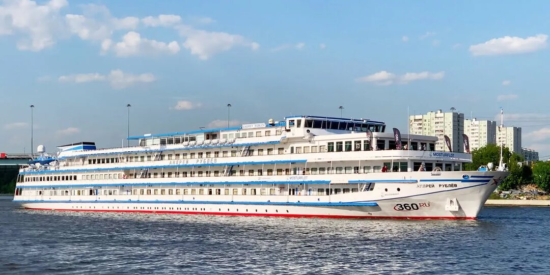 Загадочный крен: теплоход «Андрей Рублев» возвращается в Москву