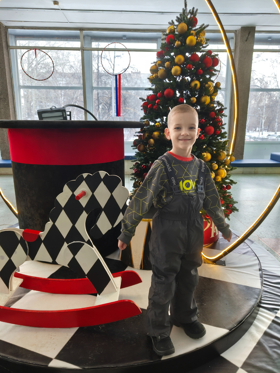 Счастливый мальчишка.