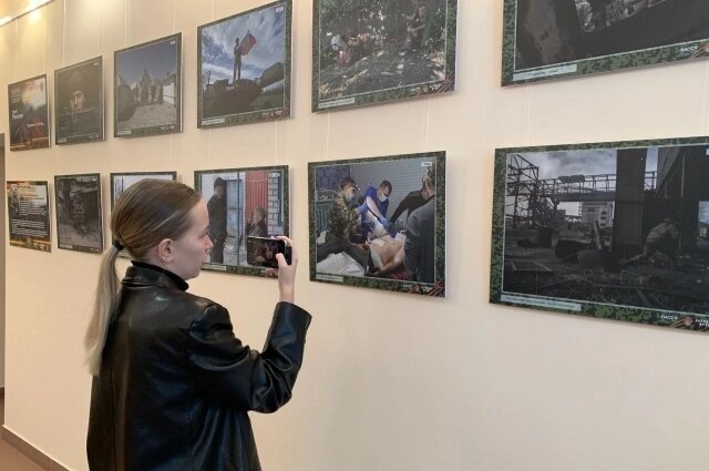    Авторская выставка военкора Олега Ракшина «Хроники войны». Фото: Самарское областное отделение Союза журналистов России