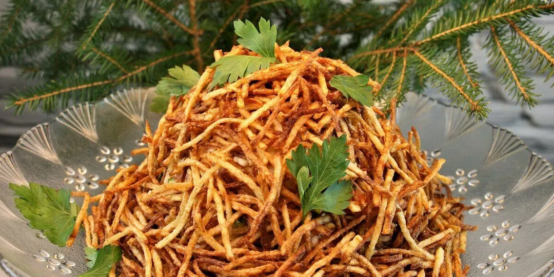 Новогодний салат "Стог сена" на 2026 год - рецепт для праздничного стола