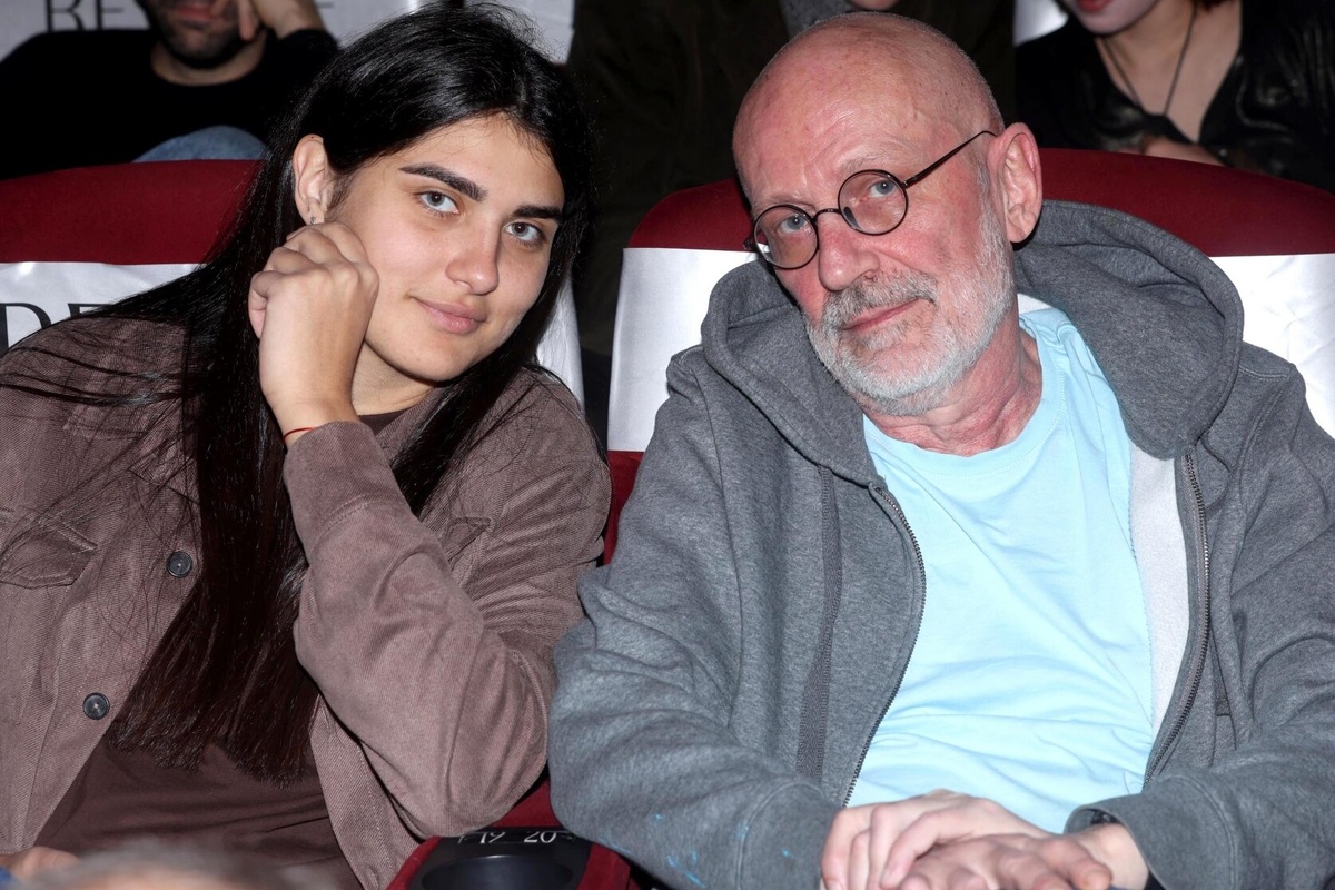     Молодожены страстно целовались: Юлия Барановская показала видео со свадьбы Александра Гордона с 23-летней художницей