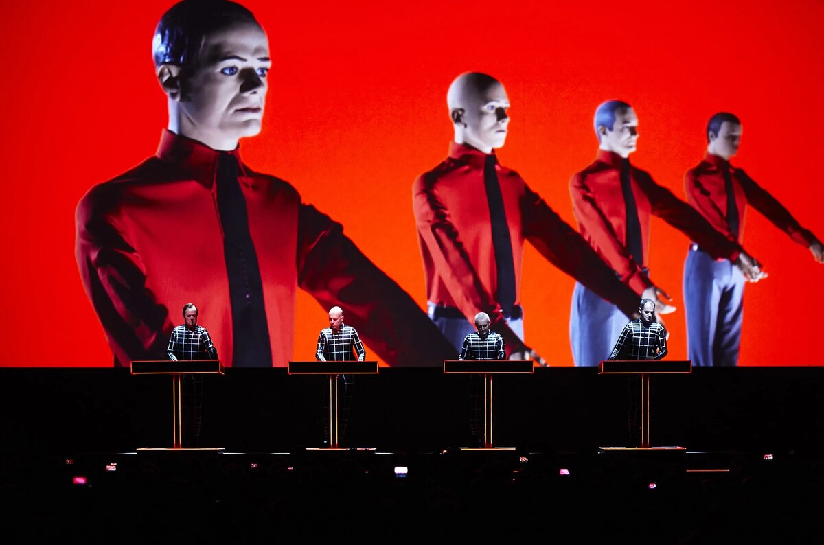 Германская группа Kraftwerk - пионер электронных компьютерных технологий в рок-музыке.