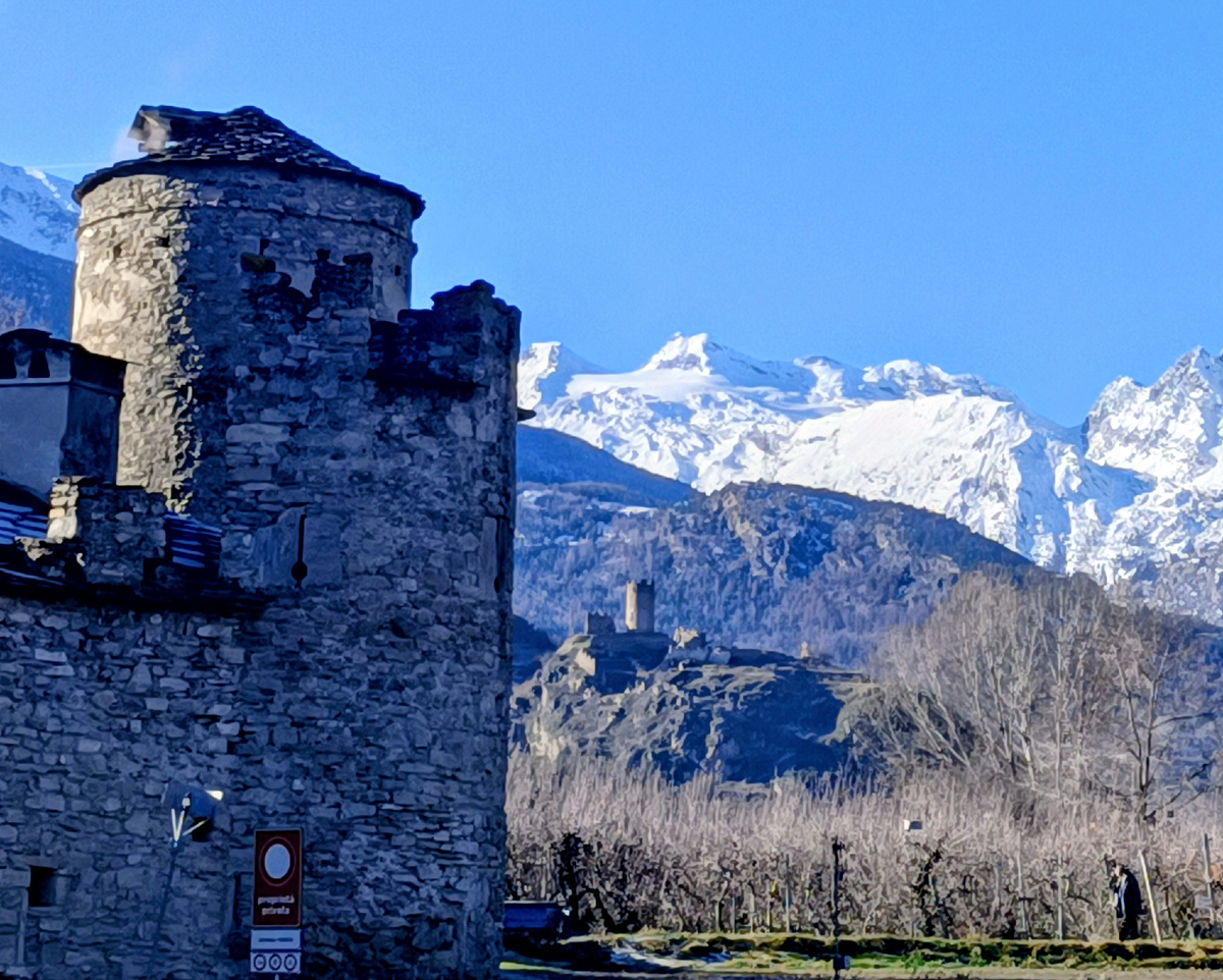 Замок Sarriod de la Tour. Saint Pierre. Италия. Фото автора 
