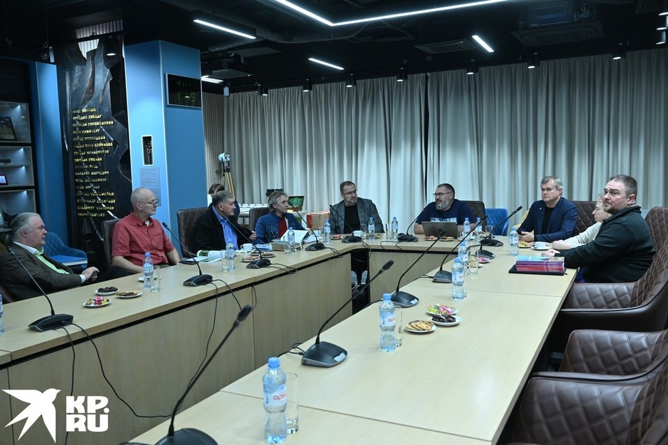    Презентация книги Толля и доклада о Челюскине прошла в Голубом зале «КП» Евгения ГУСЕВА