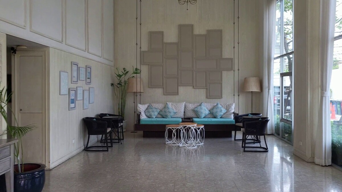 В фойе корпуса