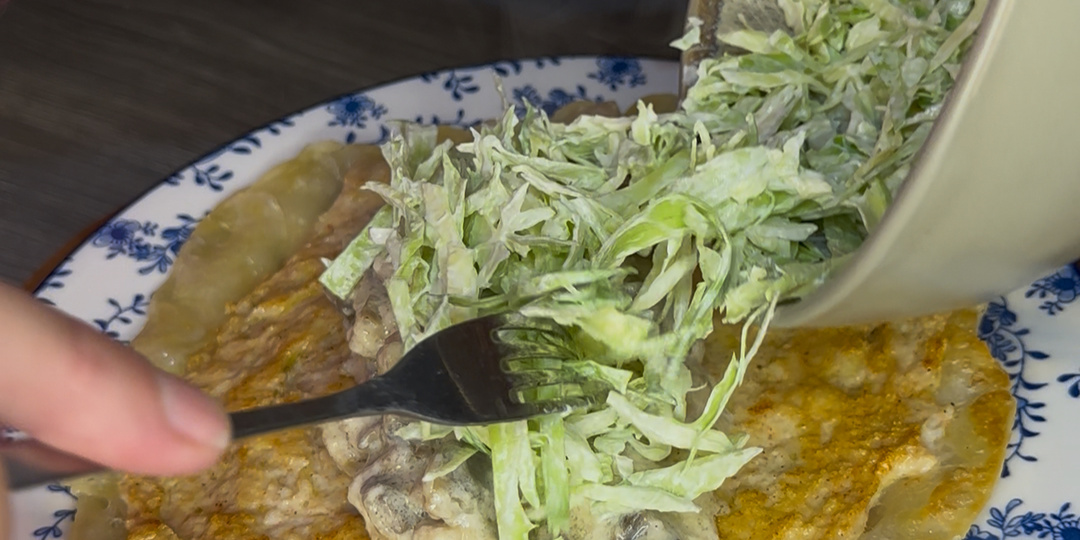 ЛЕПЕШКА РОТИ С ЖУЛЬЕНОМ И САЛАТОМ .