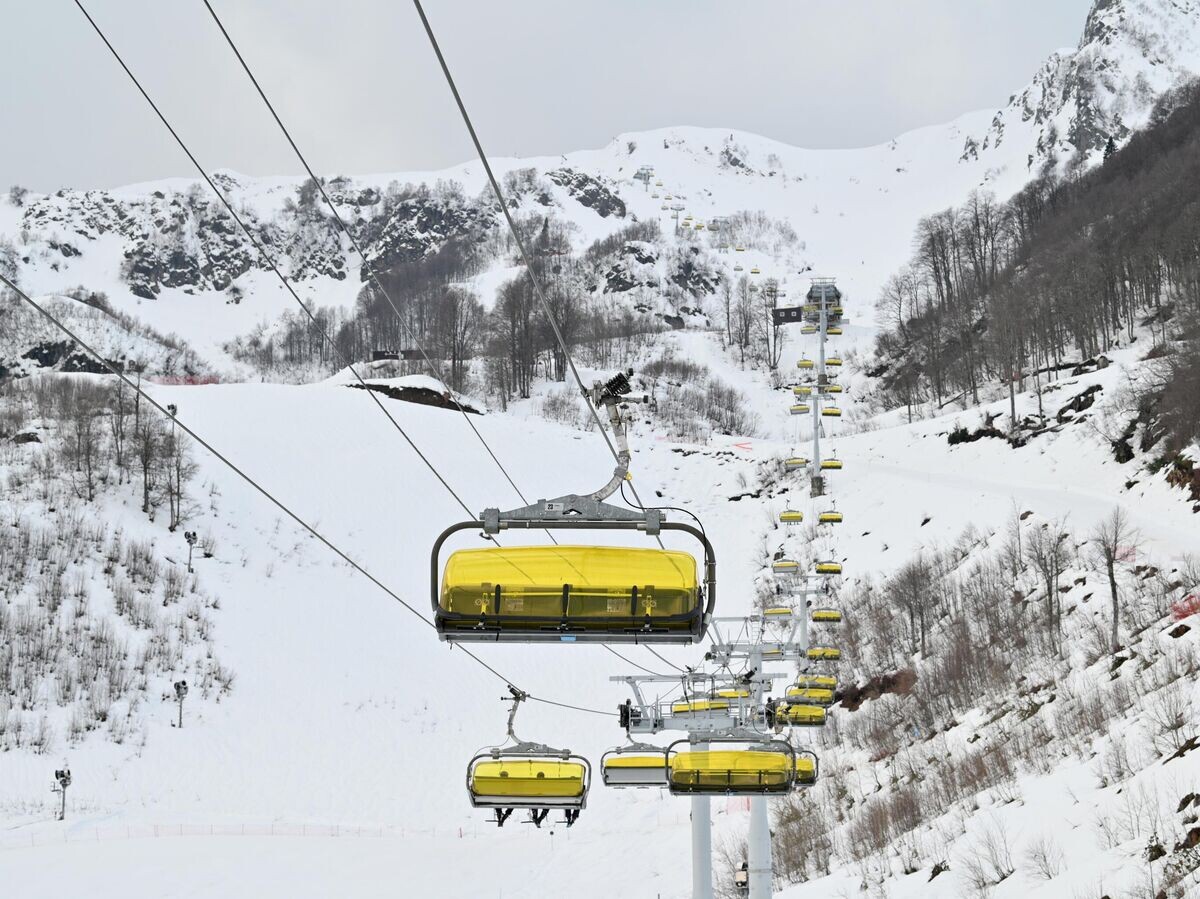    Подъемник на трассе курорта "Роза Хутор" в Сочи | © РИА Новости / Артур Лебедев