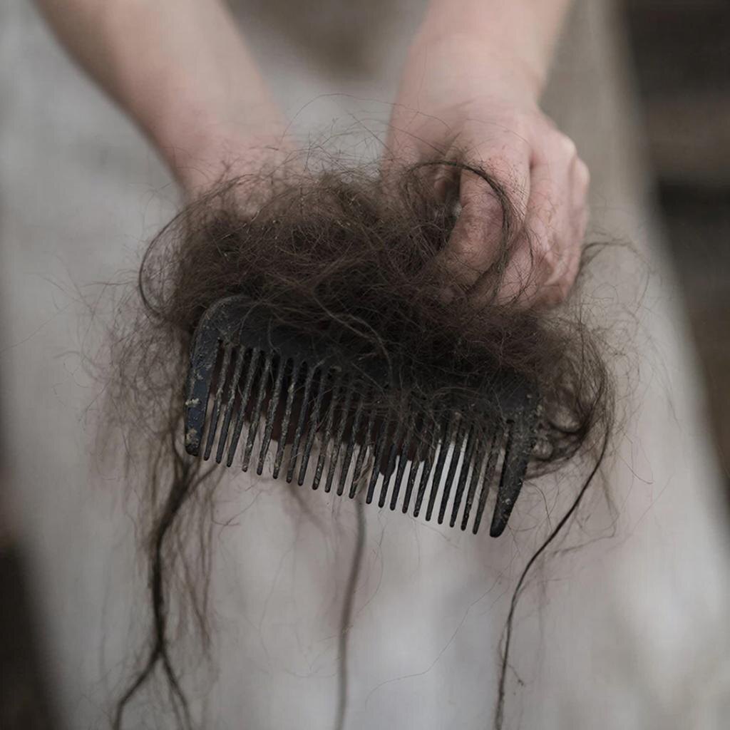 Чужая расческа — это обмен не только бактериями, но и чужими мыслями.