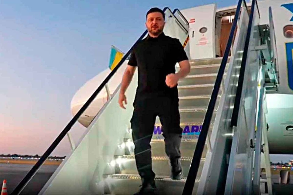    Зеленский прибыл на встречу с Трампом в футболке Кадр видео