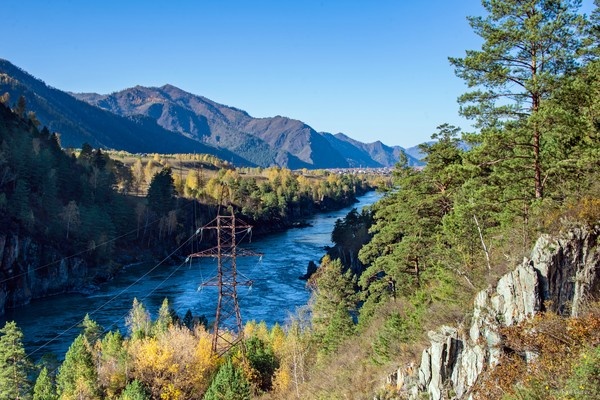 Идёшь себе и идёшь по давным-давно известной всем тропе и тебе это нравится ... С Воскресением Вас!   

Осень, Чемал, Алтай ...   

  
