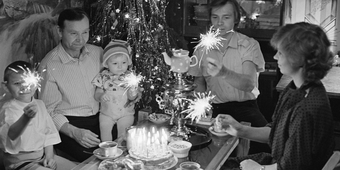 «Мы всё равно отмечали». Праздники в СССР: зачем люди сохраняли радость в условиях контроля