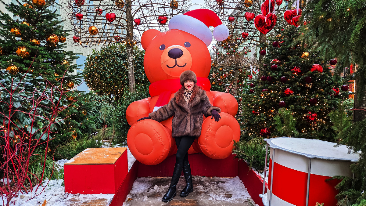 На ул. Кузнецкий мост можно сделать фото с огромным медведем 