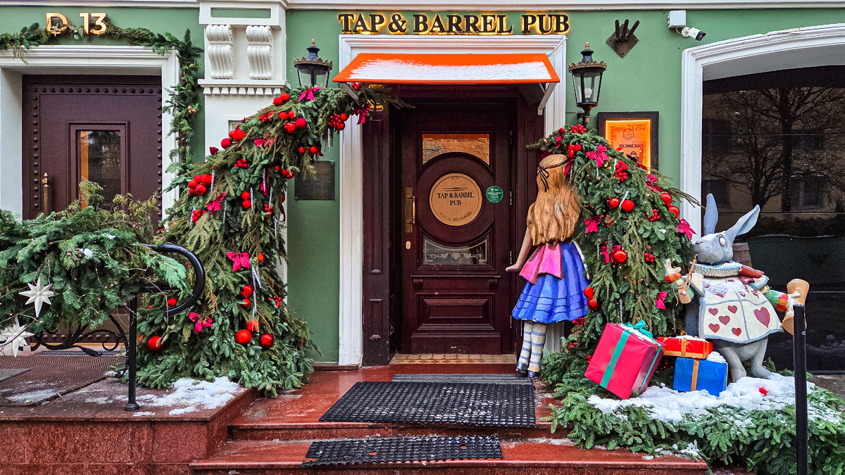 Все кафе и рестораны в Москве красиво украсили к Новому году 