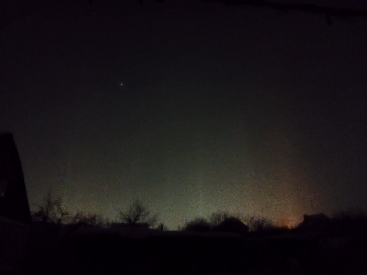 Вот такое зарево в стороне города