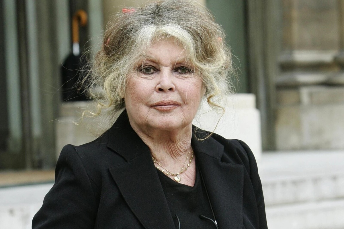     Опубликованы последние видео Брижит Бардо, снятые за несколько дней до ее смерти: кинозвезда занималась любимым делом