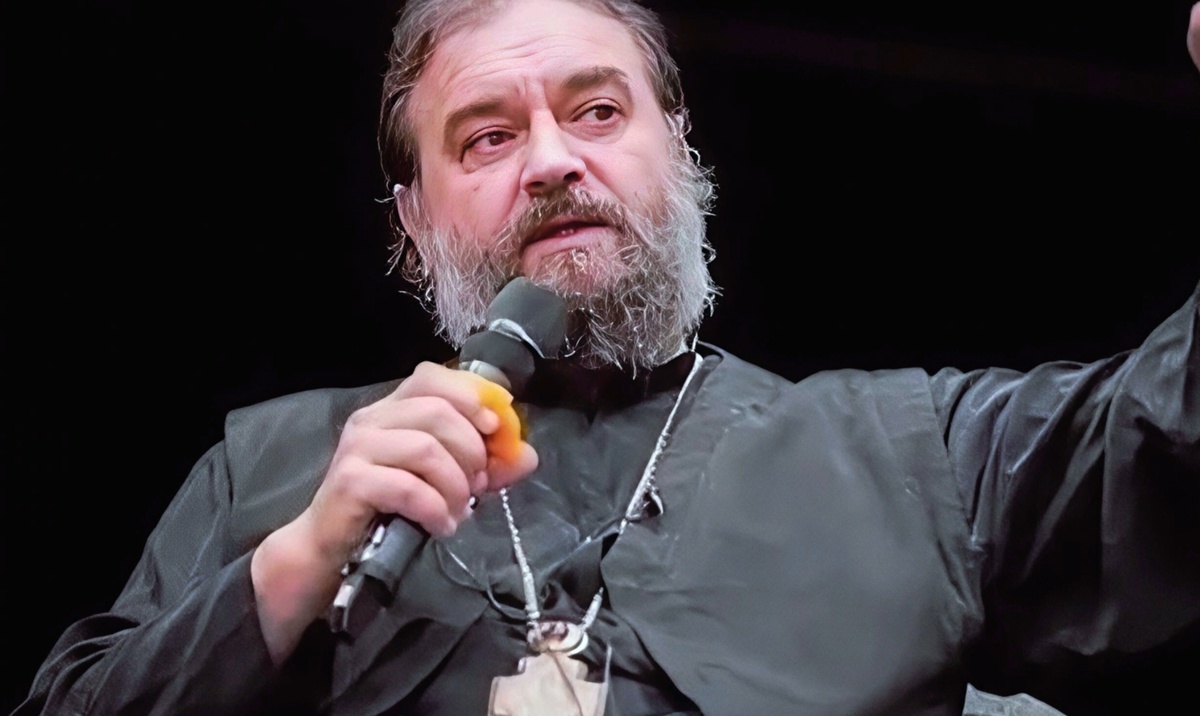 Андрей Ткачёв — протоиерей, настоятель Храма Троицы Живоначальной в Хохлах, писатель, телеведущий, блогер, миссионер.