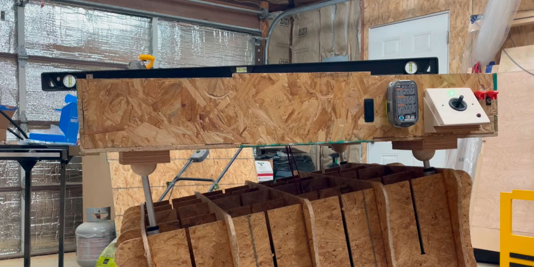 Инженеры разработали самовыравнивающийся верстак для мастерских и гаражей