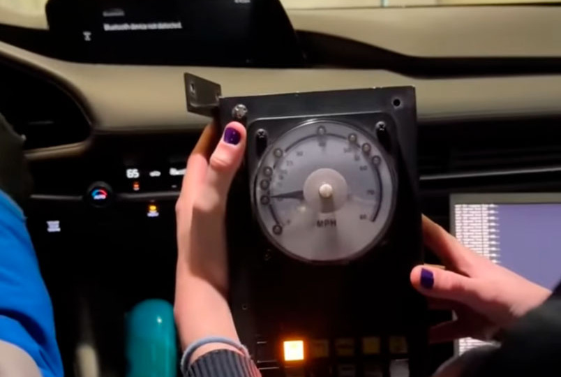 В машину установили блок управления поездом. Или как железнодорожная автоматика стала спидометром.