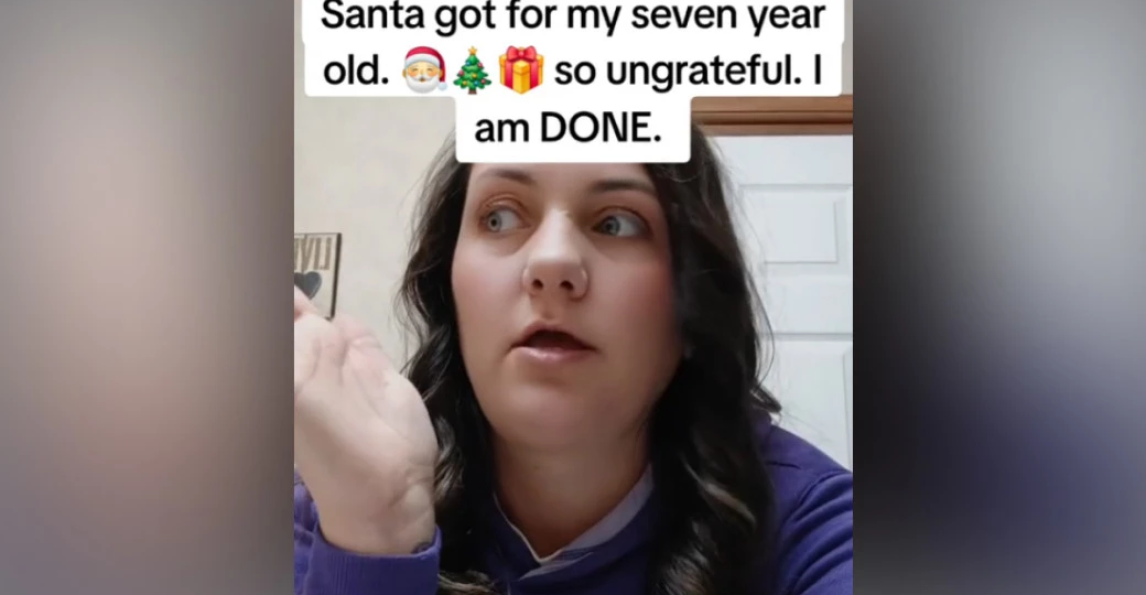 Мать решила вернуть подарки для дочери на Рождество, потому что они ей не понравились