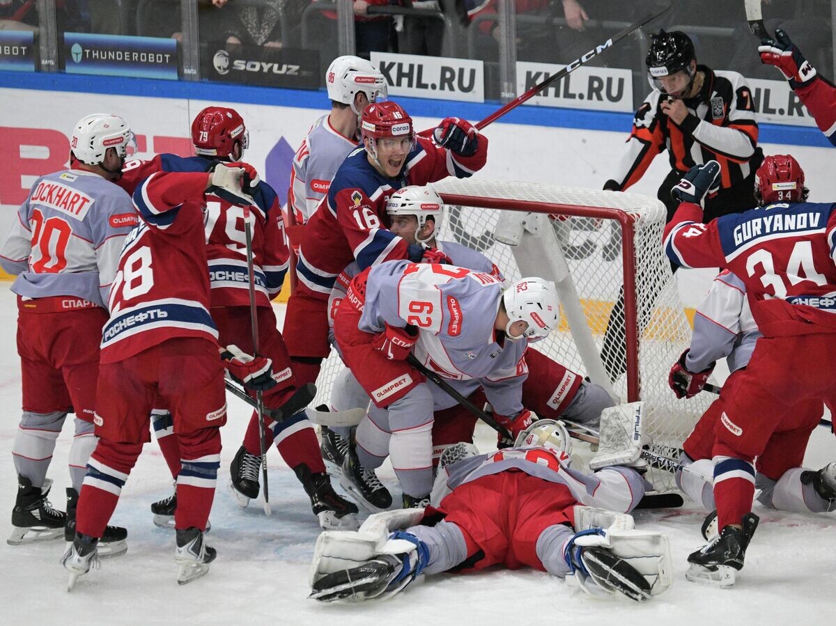    Хоккей. КХЛ. ЦСКА (Москва) - "Спартак" (Москва) | © РИА Новости / Владимир Федоренко