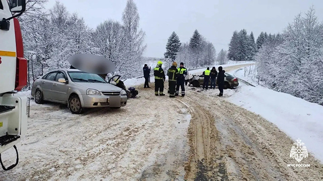В Тверской области после ДТП спасателям пришлось деблокировать пострадавшего