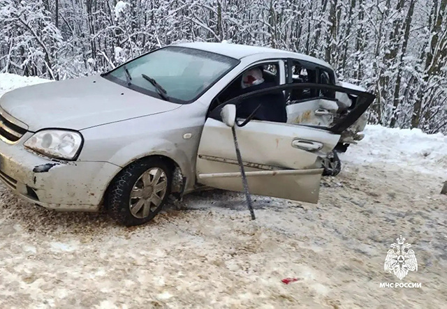 В Тверской области после ДТП спасателям пришлось деблокировать пострадавшего
