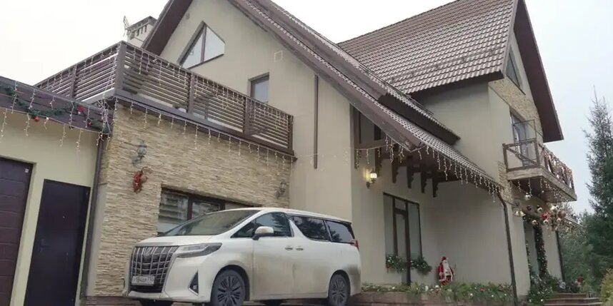    Дом Полины Дибровой и Романа Товстика.Скриншот видео Youtube-канала "Осторожно: Собчак"