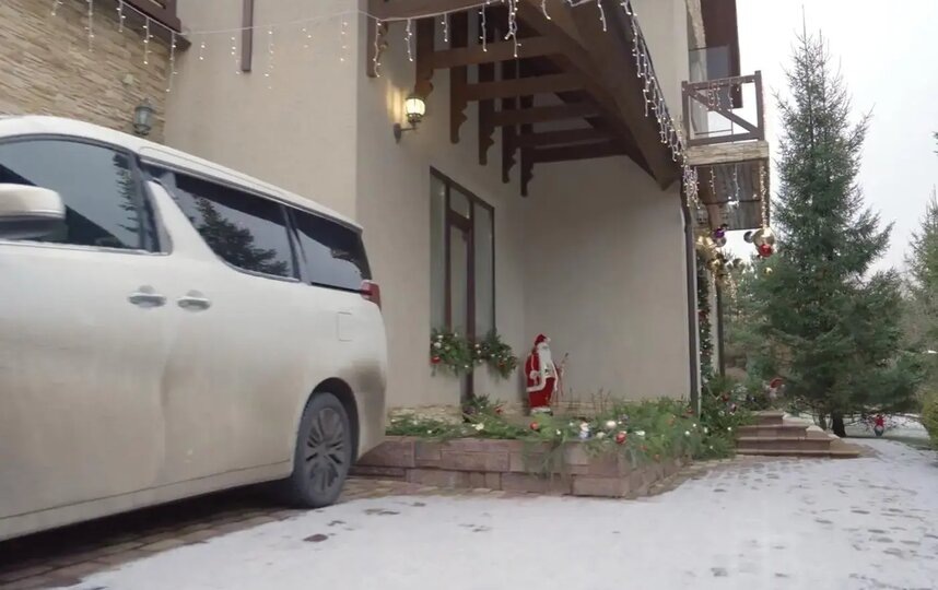    Дом выглядит по-европейски сдержанно.Скриншот видео Youtube-канала "Осторожно: Собчак"