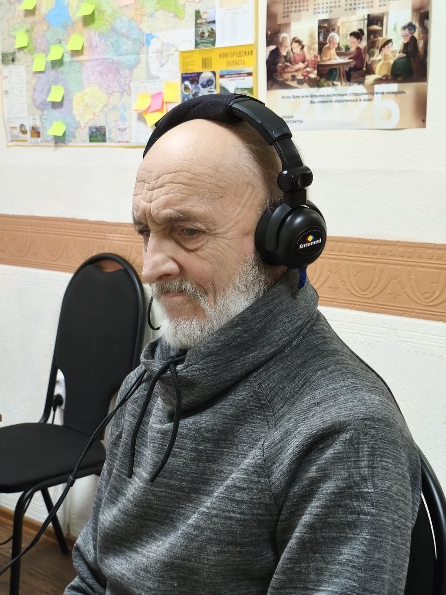 Валерий Андреевич проходит аудиограмму