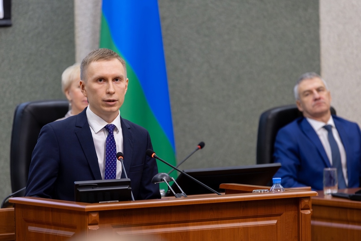 Министр финансов Карелии А. Климочкин выступает в парламенте республики.