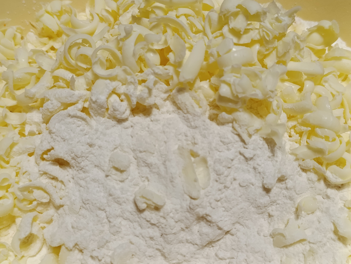 Мука и масло