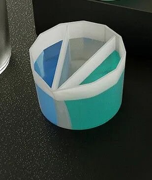 Вот такие емкости ( взято из интернета)