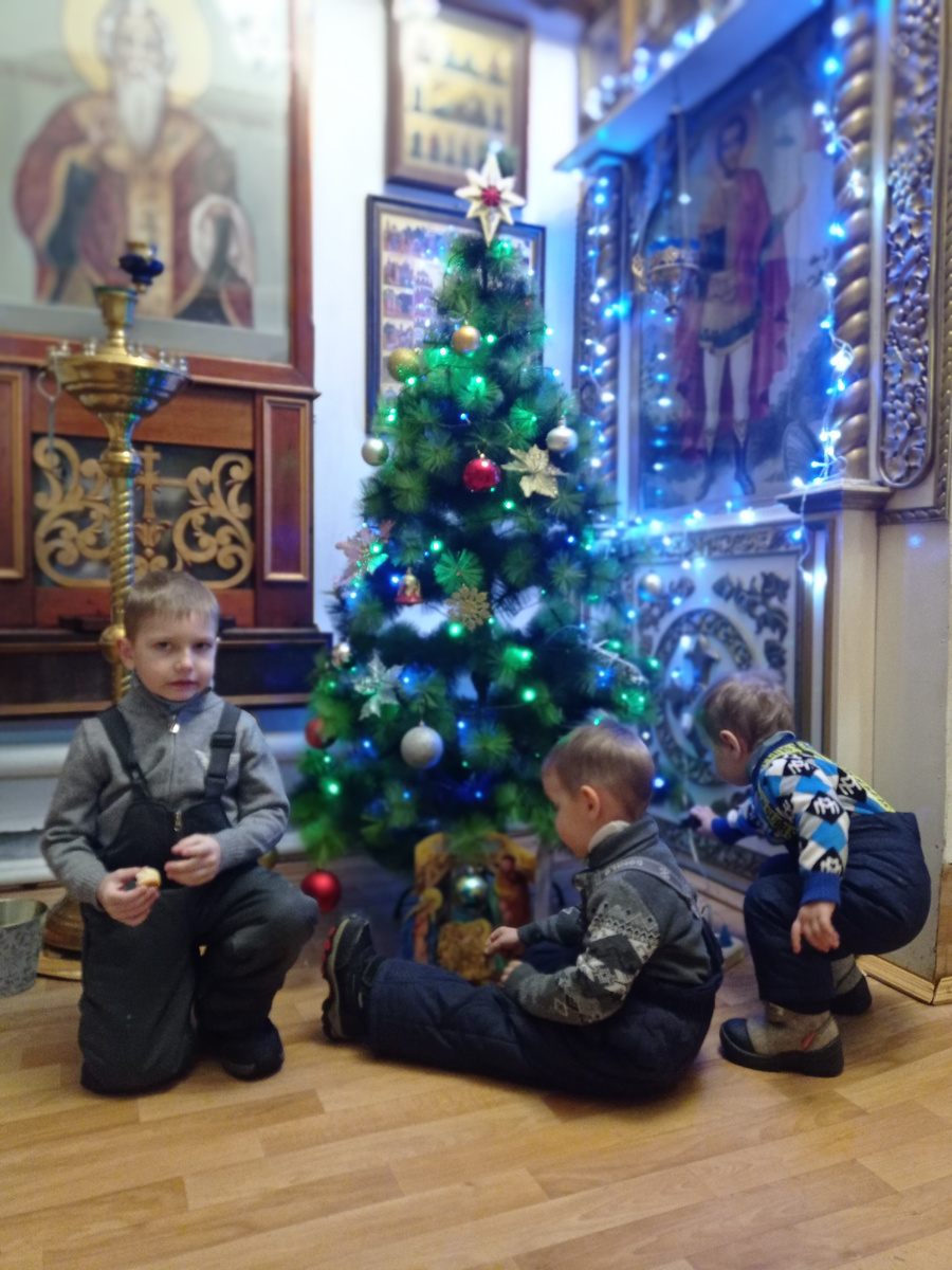 Служили благодарственный молебен 🙏Благодарили Бога и всех благодетелей за великую помощь и дары! 